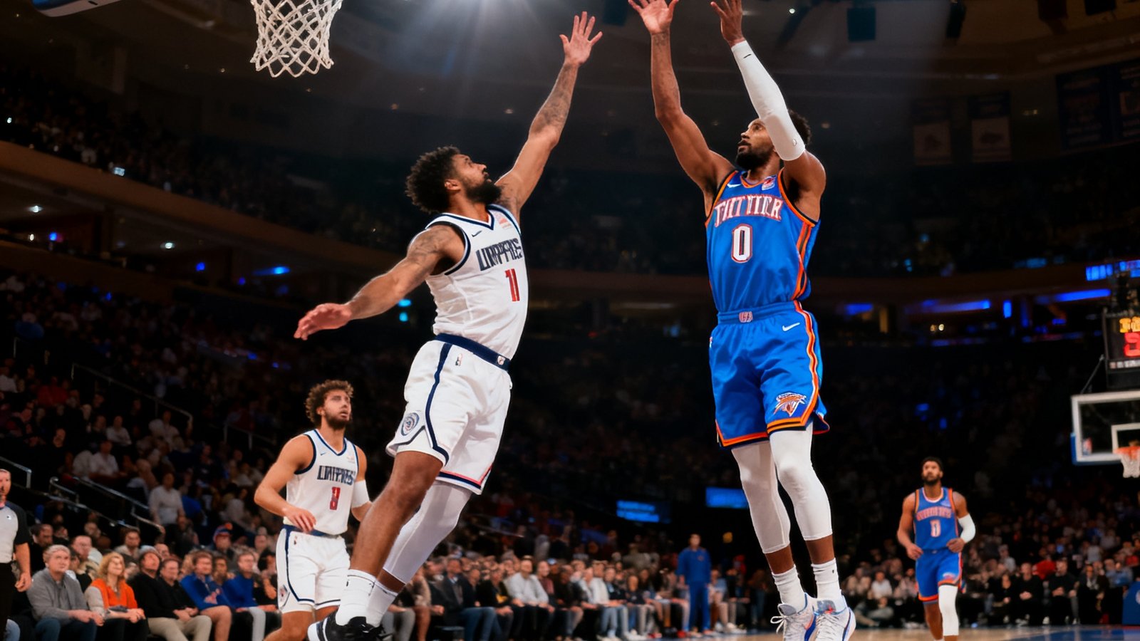 一位身穿蓝色球衣的NBA球星在三分线外高高跳起投篮，防守球员奋力跃起封盖，篮球在空中划出弧线，场馆内聚光灯照亮了整个球场